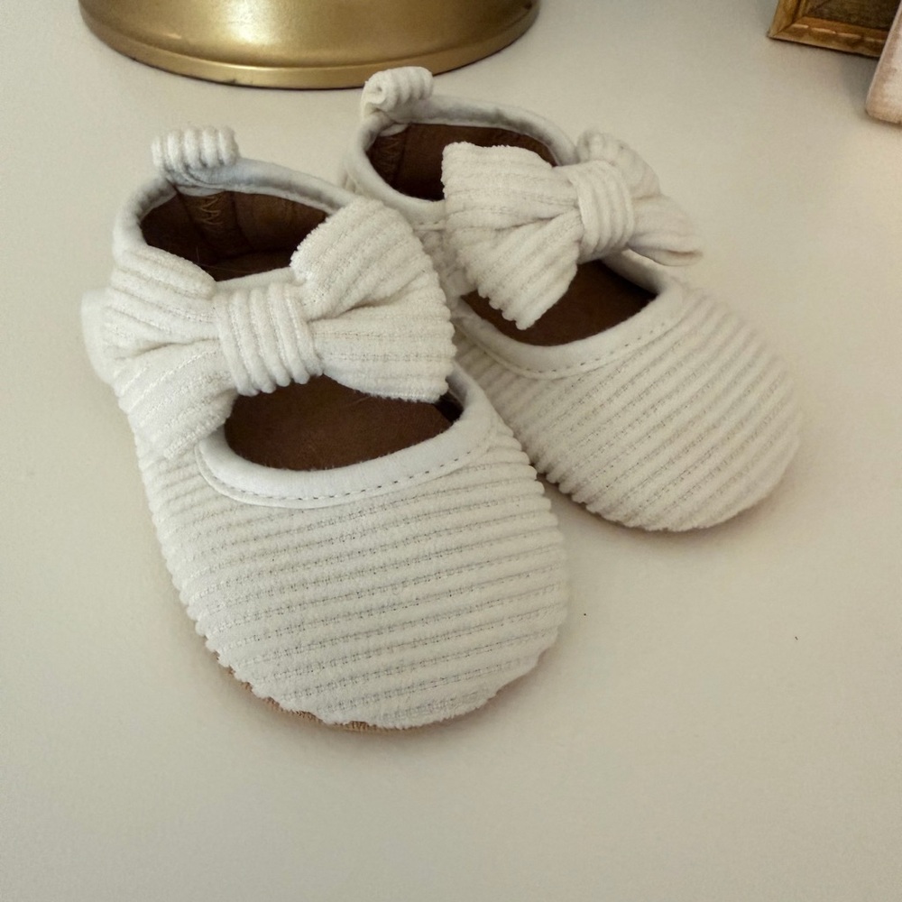 Baby Girl Ribbed Bow Mary Jane Shoes in White